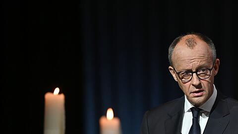 Der Kanzler kam zum Gedenken nach Magdeburg.