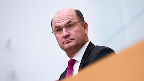 Bayerns Finanzminister Füracker kommentiert den Tarifabschluss der Länder. (Archivbild) Bayerns Finanzminister Füracker kommentiert den Tarifabschluss der Länder. (Archivbild)