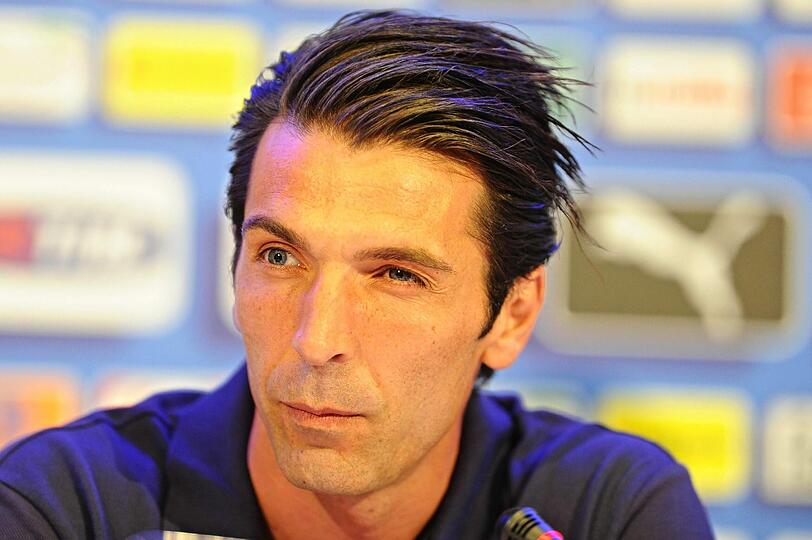 Gianluigi Buffon (36, Italien): Seit 1998 dabei, fünfte WM-Teilnahme &ndash; damit können sonst nur der Mexikaner Antonio Carbajal (1950-1966) und Matthäus (1982-1998) dienen. Holte sich seinen Stammplatz 2013 beim Confed Cup zurück. &bdquo;Er ist Kapitän und Vorbild&ldquo;, lobt Trainer Cesare Prandelli. &bdquo;Aber vor allem hat er es geschafft, dass das Team versteht, was es bedeutet, das italienische Trikot zu tragen.&ldquo;