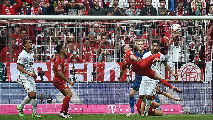 „So ein Tor habe ich noch nicht gemacht“: Franck Ribéry trifft per Kunst-Seitfallzieher. „So ein Tor habe ich noch nicht gemacht“: Franck Ribéry trifft per Kunst-Seitfallzieher.