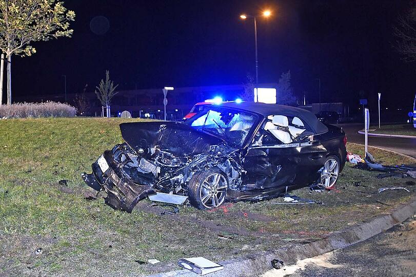 Bei dem Unfall in Aschheim sind zwei Frauen schwer verletzt worden.