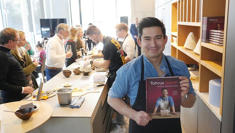 Zusammen mit seinem Küchenteam hat Tohru Nakamura bei Gaggenau-Küchen ein paar Rezepte aus dem Buch präsentiert.