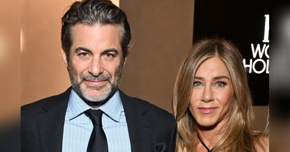 -Ein-bisschen-s-Jennifer-Aniston-stylt-ihrem-Freund-die-Haare