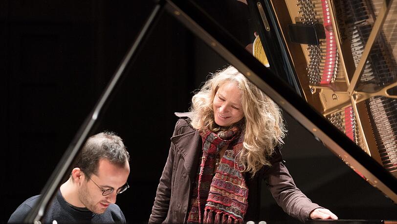 Vorbereitung auf Beethoven: Der Pianist Igor Levit mit Alexandra Schreyer vom Veranstalter Bell’Arte. Vorbereitung auf Beethoven: Der Pianist Igor Levit mit Alexandra Schreyer vom Veranstalter Bell’Arte.