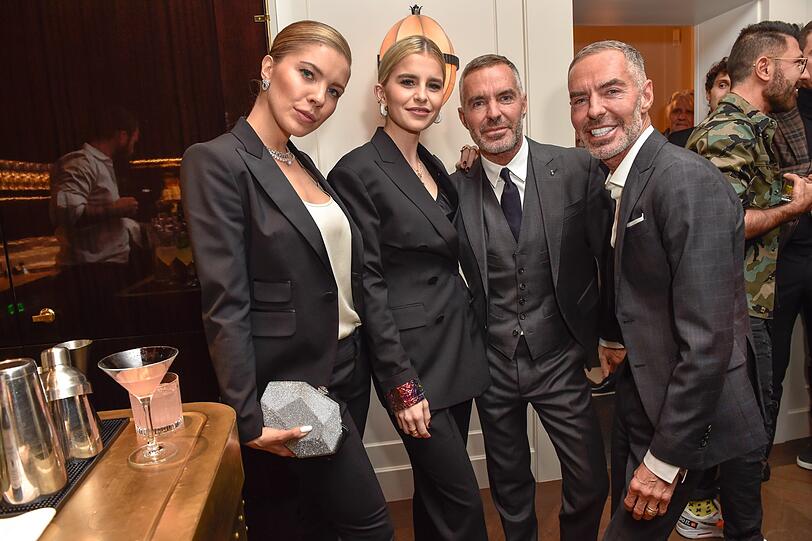 Dean und Dan Caten mit Victoria Swarovski (li.) und Caro Daur