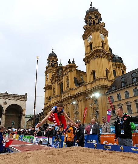 Das Schauspringen vor historischer Kulisse