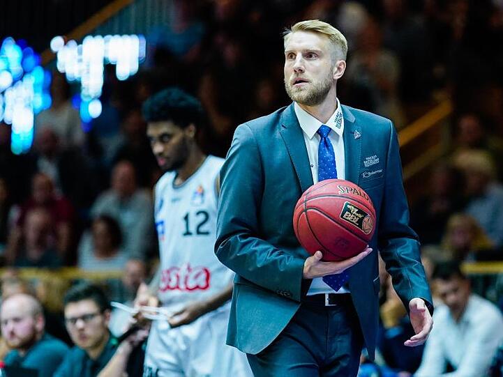 Trainer Tuomas Iisalo steht überraschend mit Crailsheim an der Tabellenspitze.