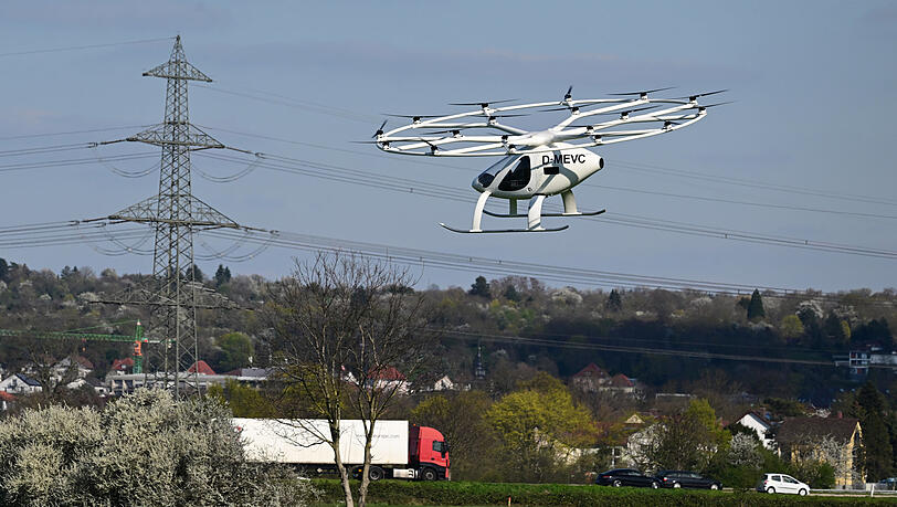 Ein elektrisch angetriebenes Flugtaxi von Volocopter. Ihnen gelang zuerst ein bemannter Flug.
