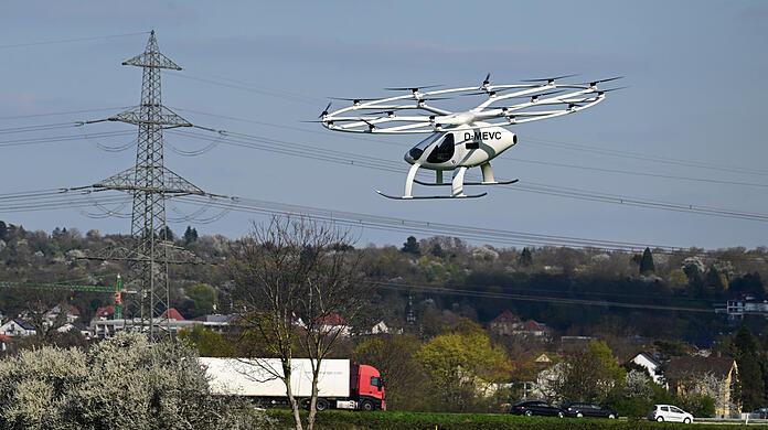 Ein elektrisch angetriebenes Flugtaxi von Volocopter. Ihnen gelang zuerst ein bemannter Flug.
