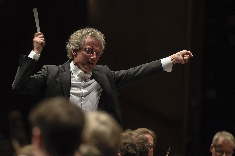 Franz Welser-Möst dirigiert die Staatskapelle Dresden.
