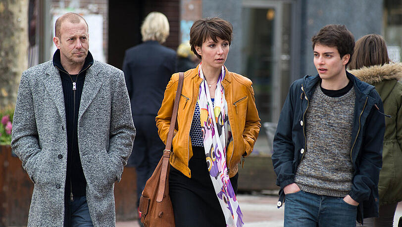 Peters Freundin Hanna (Julia Koschitz) lernt Peters Sohn Lukas (Max Hegewald) kennen. Peters Freundin Hanna (Julia Koschitz) lernt Peters Sohn Lukas (Max Hegewald) kennen.