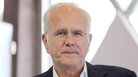 Harald Schmidt (61) hält seine fünf Kinder von Handy und Internet fern.