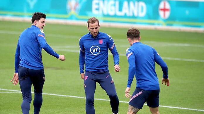 Englands Topstürmer Harry Kane (M) konnte bei dieser EM noch nicht treffen.