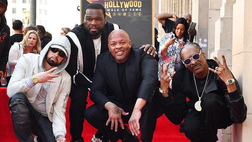 Star-Produzent Dr. Dre (Bildmitte) mit seinen Kumpels Eminem, 50 Cent und Snoop Doop (v.l.n.r.) auf dem Walk of Fame
