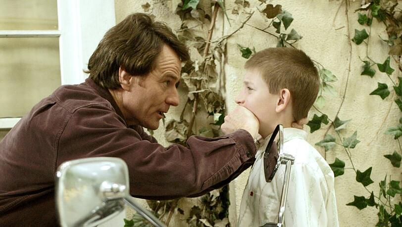 Bryan Cranston (l.) wird beim "Malcolm mittendrin"-Revival auf TV-Sohn Dewey (Erik Per Sullivan) verzichten müssen.