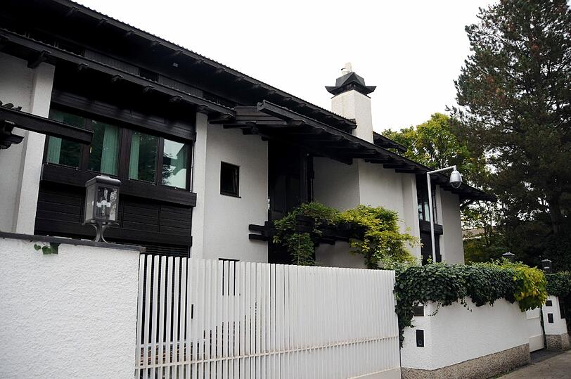 Flicks Villa im Herzogpark. Der Milliardär ließ sich auf dem Grundstück in Münchens bester Wohngegend einen regelrechten Palast bauen.