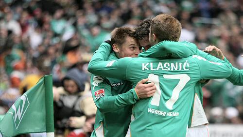 Marcus Rosenberg (l.) wird von Sturmpartner Ivan Klasnic beglückwünscht Marcus Rosenberg (l.) wird von Sturmpartner Ivan Klasnic beglückwünscht