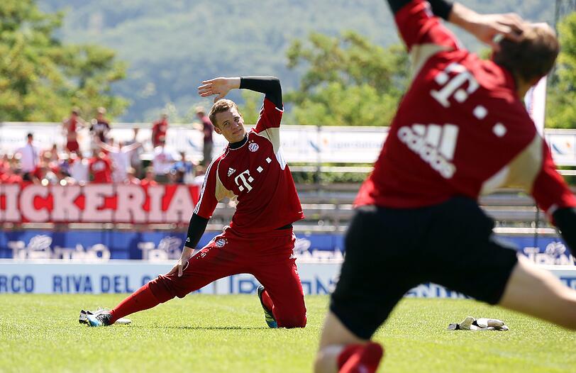 Gustavo in Bandagen - Neuer zeigt die Glanz-Parade: Neue Bilder vom Gardasee