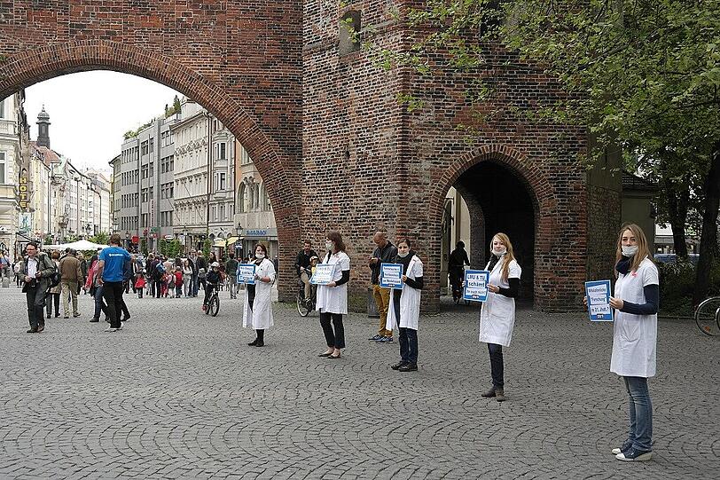 Am Sendlinger Tor hat die Tierrechtsorganisation Animals United Lärm für die Stimmlosen, die Tiere, gemacht.