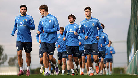 M&uuml;ssen am Samstag wohl zur&uuml;ck ins kalte M&uuml;nchen: Die L&ouml;wen um Kevin Volland, Noah Klose und Loris Husic.