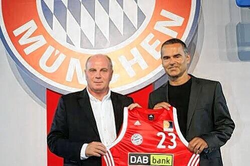 Die Macher bei Bayerns Basketballern:  Präsident Uli Hoeneß, Trainer Dirk Bauermann (r.).