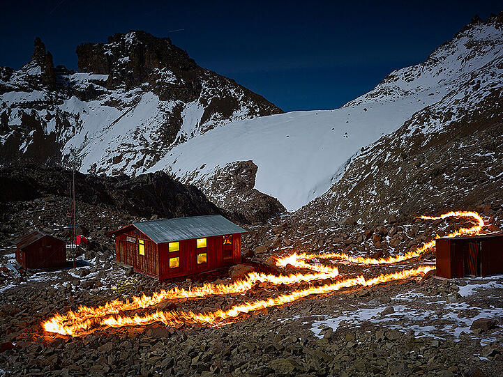 Gewinner in der Kategorie "Landschaft": Der Brite Simon Norfolk. Die Feuerschneisen auf seinen Fotos zeigen, wie weit sich der Lewis Gletscher auf dem Mount Kenya bereits zurückgezogen hat.