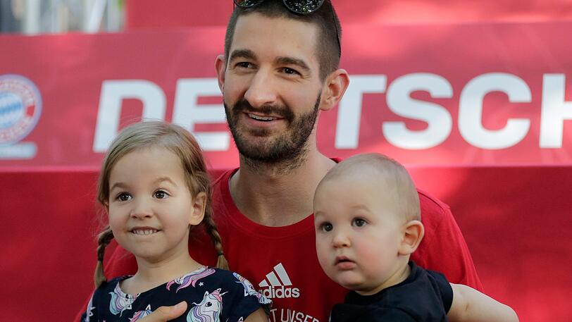 Braydon Hobbs mit seinen Kids.