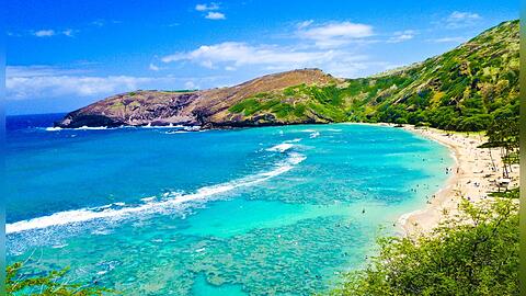 Ist das Naturparadies Hawaii in Gefahr? Um es besser zu schützen, könnte für Touristen bald eine weitere Steuer fällig werden.
