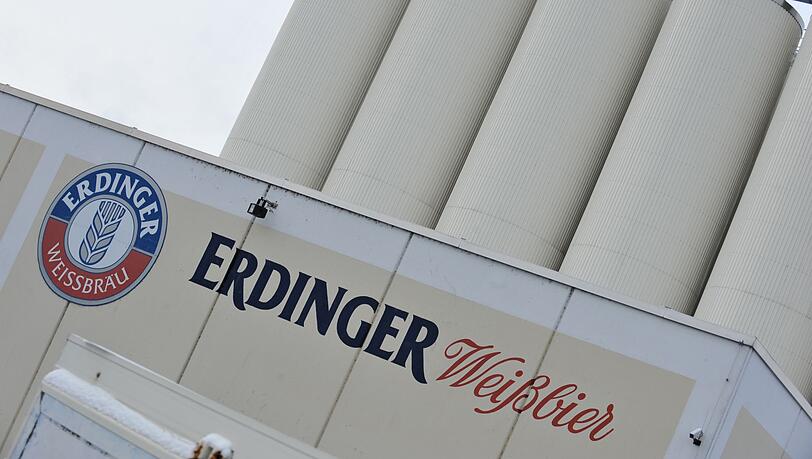 Silos auf dem Gelände der Privatbrauerei Erdinger Weißbräu.