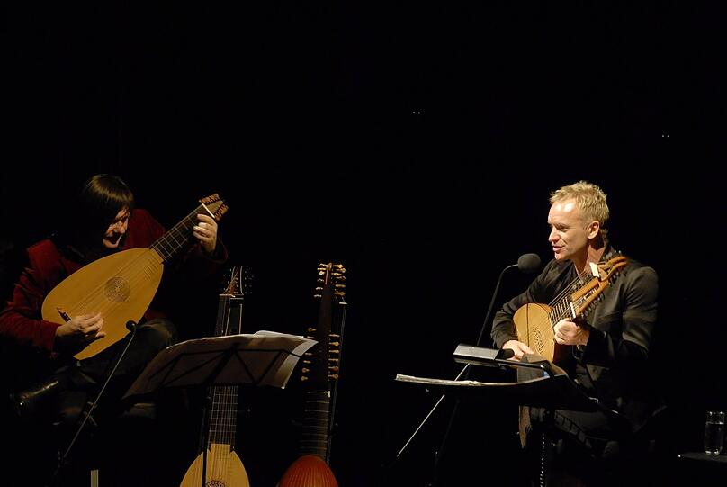 Mit den Liedern John Dowlands erfolgreich: Sting und der Lautenist Edin Karamazov in der Berliner Philharmonie.