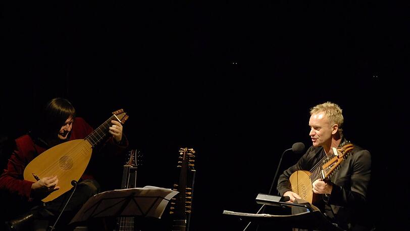 Mit den Liedern John Dowlands erfolgreich: Sting und der Lautenist Edin Karamazov in der Berliner Philharmonie.