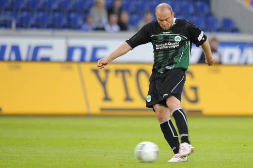 Geschmeidig sieht anders aus: Schon sportlich war Alex Voigt für Fürth eine Enttäuschung, jetzt tritt der Oldie auch noch verbal nach.