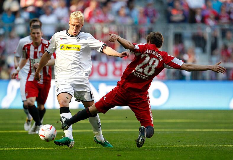 HOLGER BADSTUBER: Viele sichere Pässe - zurück zu Keeper Kraft. Verdiente Pfiffe dafür. Verhinderte in der 58.Minute einen Gladbacher Kontertreffer. Immerhin. (Note 4)