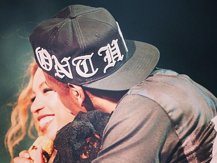 Beyoncé und Jay Z turteln auf der Bühne