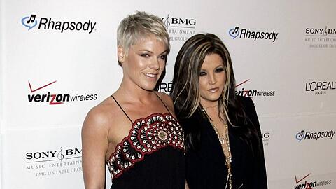 Sängerin Pink (l.) und Lisa Marie Presley standen gemeinsam auf dem roten Teppich.