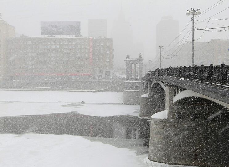 Wie hier in Moskau beherrschen Frost und Schnee seit über vier Wochen weite Teile Europas, kalte Luft aus Sibirien drückt das normale
mitteleuropäische Frühlingswetter immer weiter nach Süden.