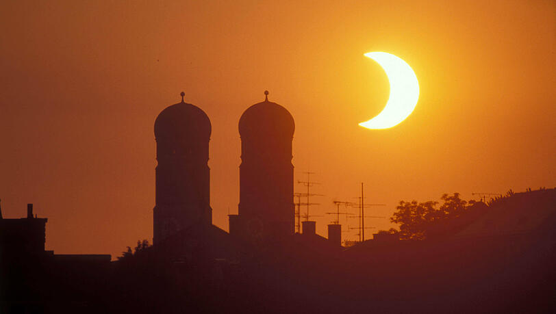 Partielle Sonnenfinsternis am 10. Juni 2021 in Deutschland von 12.20 bis 12.40 Uhr. Der Mond hat sich in München zu sechs Prozent vor die Sonne geschoben. (Archivbild)