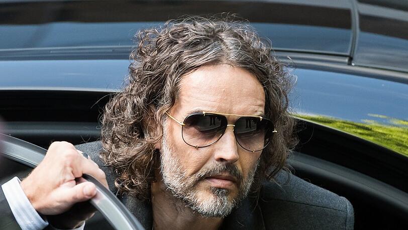 Russell Brand am Freitag bei der Ankunft vor Gericht.