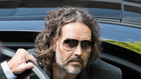 Russell Brand am Freitag bei der Ankunft vor Gericht.