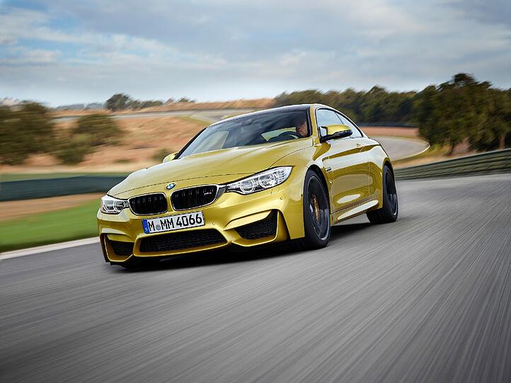 Das zweitürige M4 Coupé ist gleich stark wie die Limousine - wirkt aber noch einen Tick sportlicher.