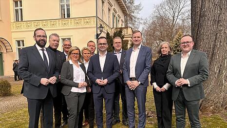 F&uuml;r die Brandenburger CDU kommen Jan Redmann als Innenminister, Martina Klement als Wirtschaftsministerin und Gordon Hoffmann als Bildungsminister ins k&uuml;nftige Kabinett.