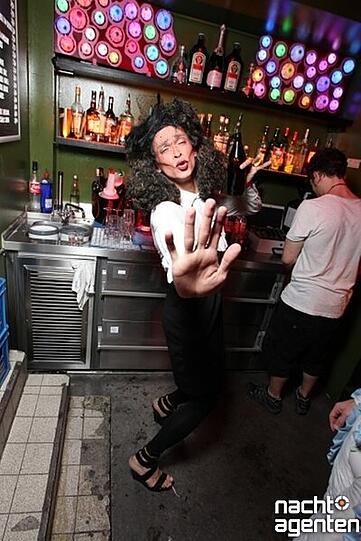 Für "Garry Klein - ooops ne schwule Party" fanden sich am Mittwoch Gays, Freunde und eine Drag-Queen im Münchner-Kindl-Gewand ein. Mehr Bilder unter: www.nachtagenten.de
