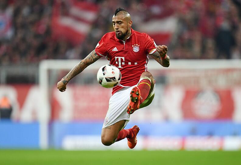 ARTURO VIDAL - Note 3: Er hätte der Held gegen Real werden können &ndash; und wurde zur tragischen Figur: Tor und verballerter Elfer im Hinspiel, Platzverweis im Rückspiel. Unglücklich, um es nett zu formulieren. Vidal hat vieles, was den Bayern guttut: Kraft, Willen, Torgefahr. Mit seiner undisziplinierten Spielweise steht er sich bisweilen selbst im Weg. Neun Tore und vier Vorlagen sind eine gute Ausbeute für einen defensiven Mittelfeldspieler.