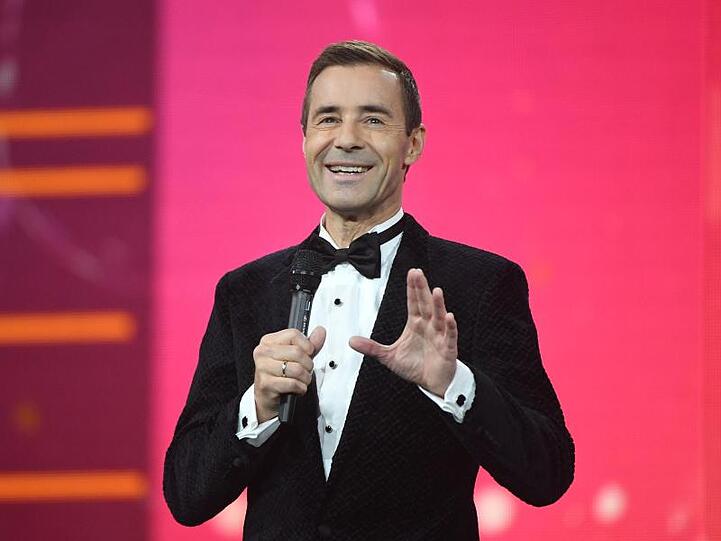 Moderator Kai Pflaume spricht während der Fernsehgala "Goldene Henne". Foto: Hendrik Schmidt