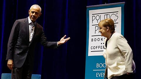 Ein Treffen unter Freunden: Barack Obama und Angela Merkel plauderten am 2. Dezember in Washington D.C. über alte Zeiten.