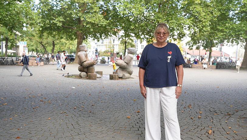 Die Münchner Stadtführerin Brigitte Ebeling wartet seit 13 Werktagen auf ihr Becherpfand vom David-Garrett-Konzert am Königsplatz. Die Münchner Stadtführerin Brigitte Ebeling wartet seit 13 Werktagen auf ihr Becherpfand vom David-Garrett-Konzert am Königsplatz.