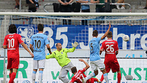 "Nach einem scharfen Freistoß pennt die komplette TSV-Dfensive. Florian HÜBNER hält den Fuß in die Hereingabe von Achenbach und trifft zur Führung für die Gäste. Schon gegen den KSC traf der Innenverteidiger für die Sandhäuser." (aus dem Liveticker)