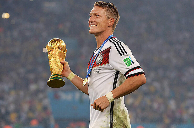 Im Finale gegen Argentinien zeigt er eine außergewöhnliche Leistung. Trotz vieler Fouls und einer Platzwunde unter dem Auge hält er die vollen 120 Minuten durch. Seine Karriere in Bildern