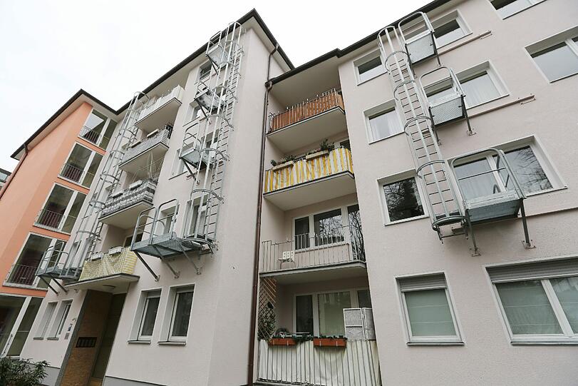 Von außen ist das Haus in der Heßstraße top gepflegt - in einer der Wohnungen aber sieht es übel aus.