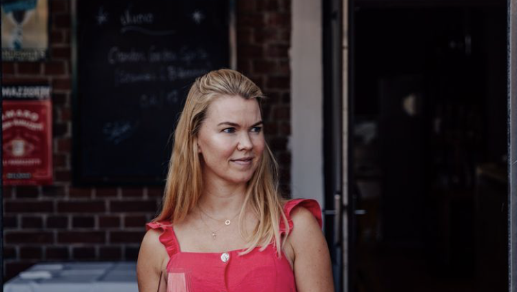 Hat hier viele Jahre für Dolce-Vita-Stimmung gesorgt: Power-Gastronomin Sarah di Santo vor ihrem Lokal Monti im Schlachthofviertel.